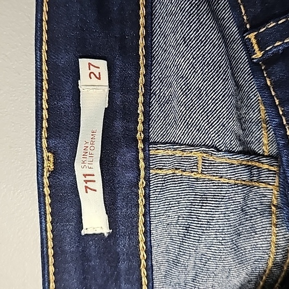 Levi's 711 dark wash 27x32 skinny jeans - Picture 6 of 8